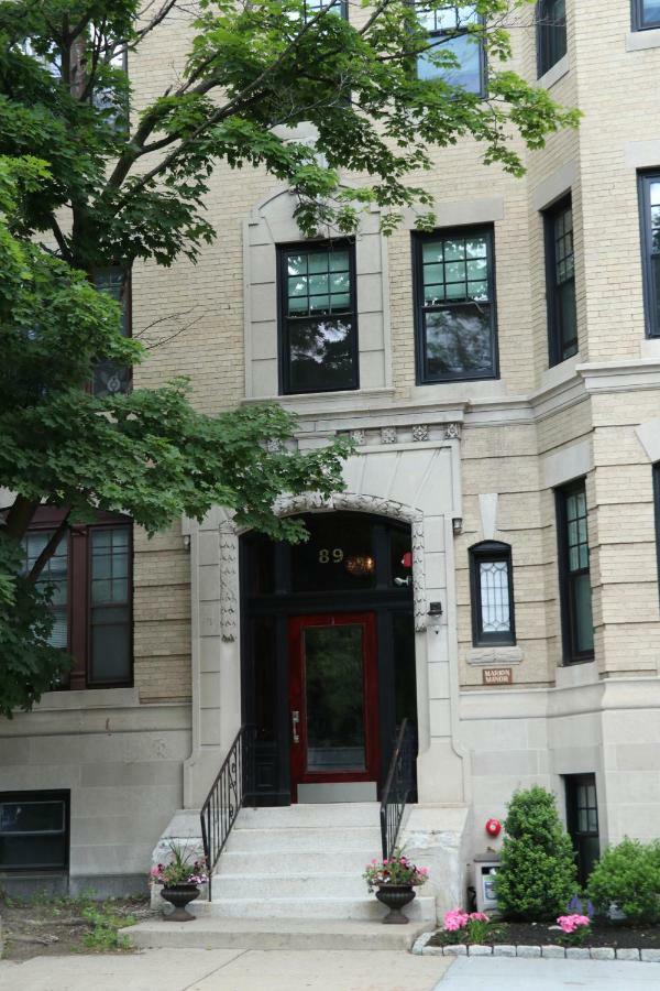 Stylish Studio In Brookline-5Min Train To Boston.. #2 Экстерьер фото